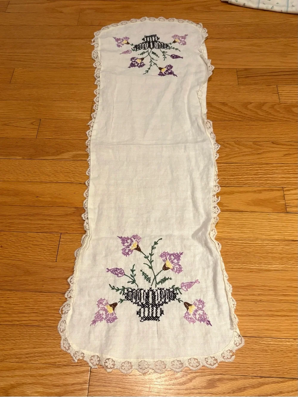 Embroidered Floral Linen Tablerunner with Lace Trim - Purple Flowers